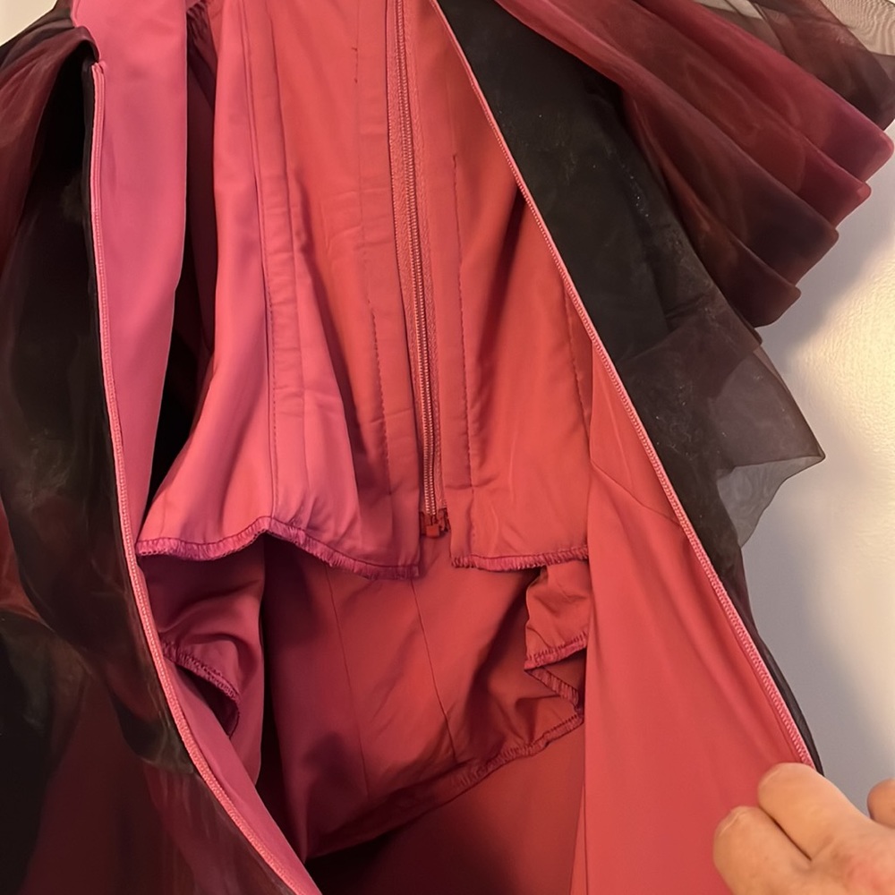 Rene Ruiz organza gown in marbled raspberry and plum. Sz 4 - Picture 4 of 4